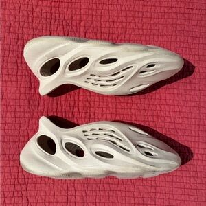 Adidas YEEZY FOAM RNNR (Sand)